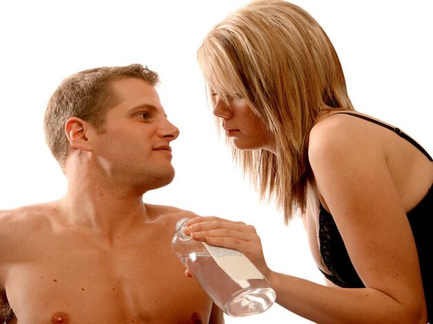 Durante o exercicio, debes usar aceite de masaxe para agrandar o teu pene.